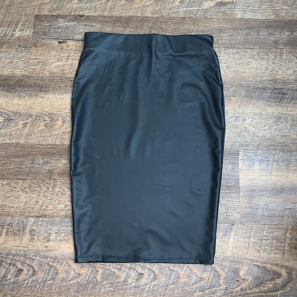 Revamped | Faux Leather Midnight Blue Skirt - Picture 2 of 6